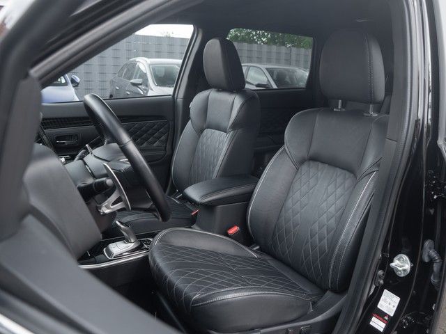 Outlander PHEV Top 4WD ACC+360°+LED+LEDER
