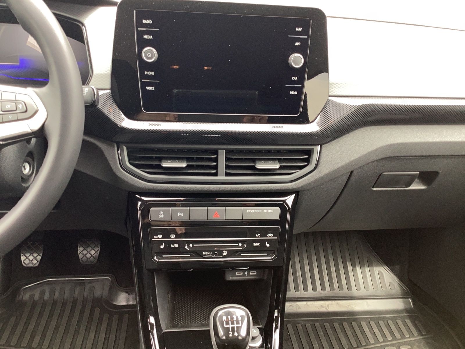 Fahrzeugabbildung Volkswagen T-Cross Life LED Kamera APP ACC