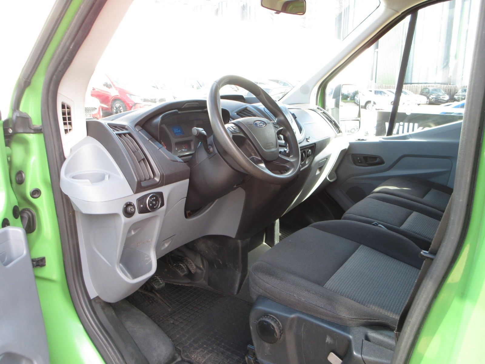 Fahrzeugabbildung Ford Transit Pritsche 350 L4 DoKa/AHK 3,5 to/7-Sitz