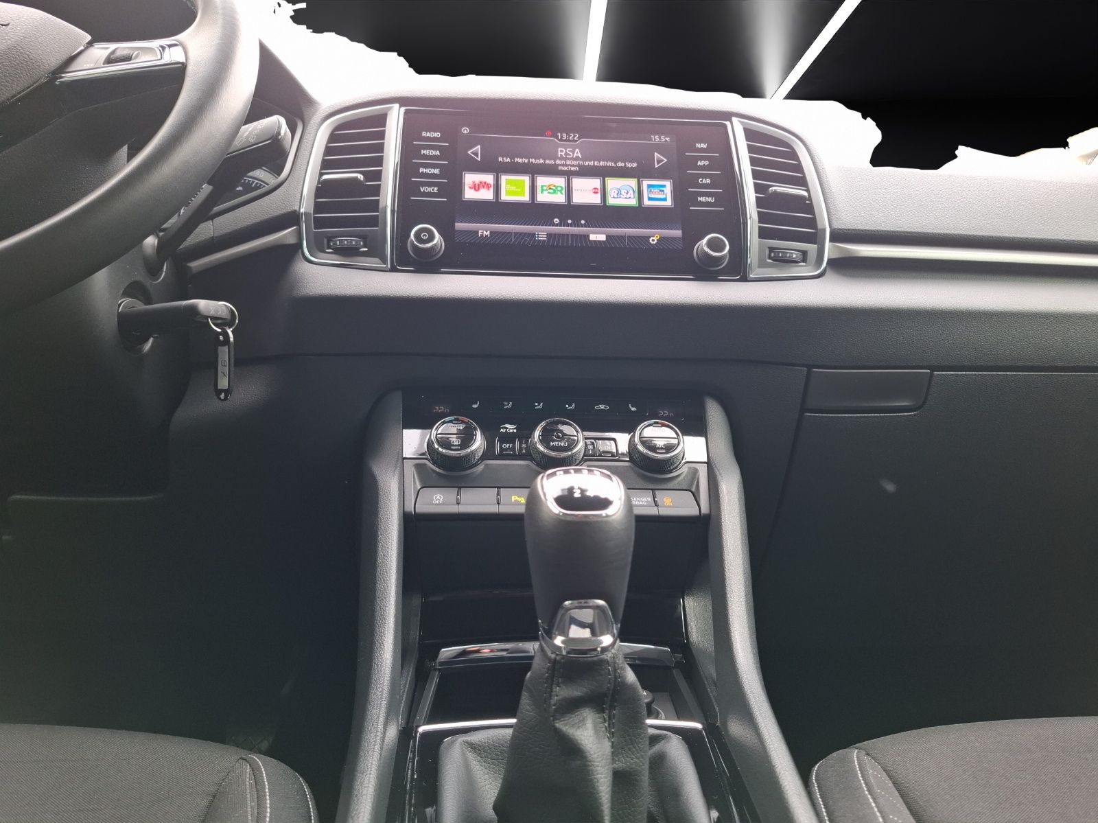 Fahrzeugabbildung SKODA Karoq TSI Ambition LED Navi GRA PDC SH LM