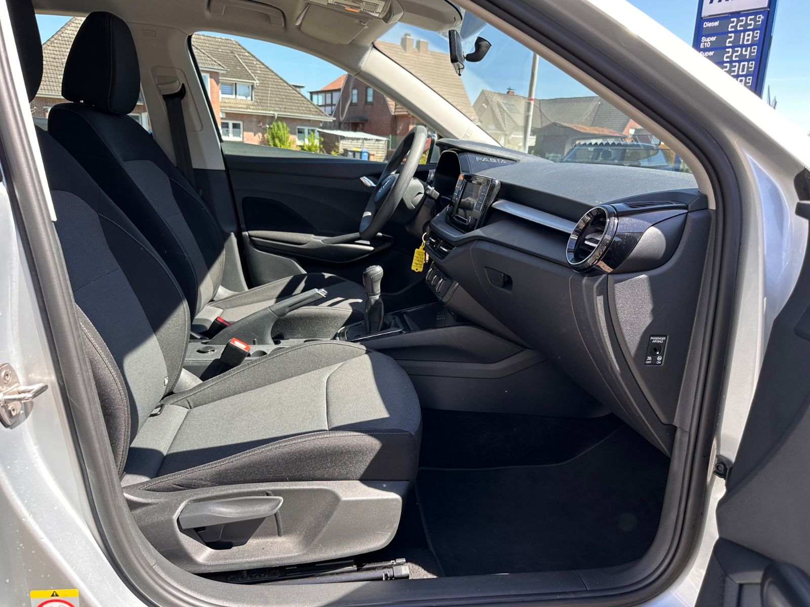 Fahrzeugabbildung SKODA Fabia 1.0 MPI Ambition APP/Klima/GJR