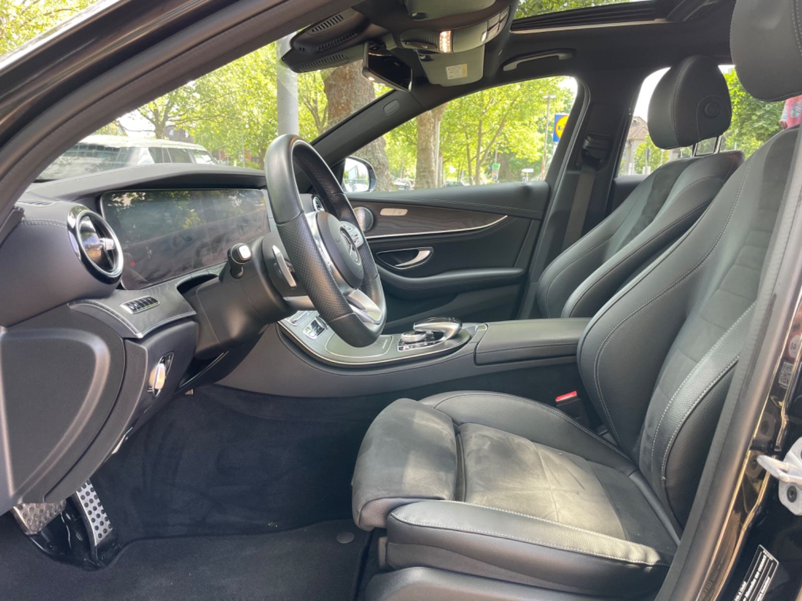 Fahrzeugabbildung Mercedes-Benz E 400d 4Matic AMG*Burmester*Airmatic*Distronic*