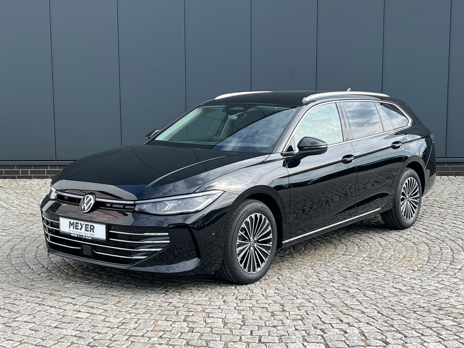 Fahrzeugabbildung Volkswagen Passat Variant Elegance 1.5 eTSI DSG *AHK, ACC,
