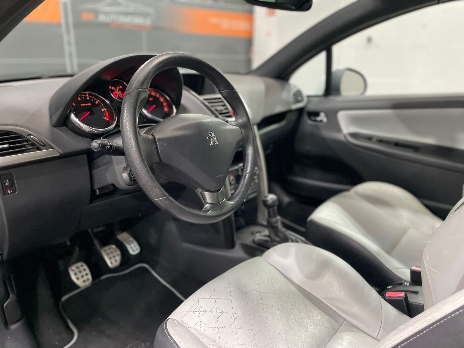 Fahrzeugabbildung Peugeot 207 CC Roland Garros #Tempomat#JBL#Shz