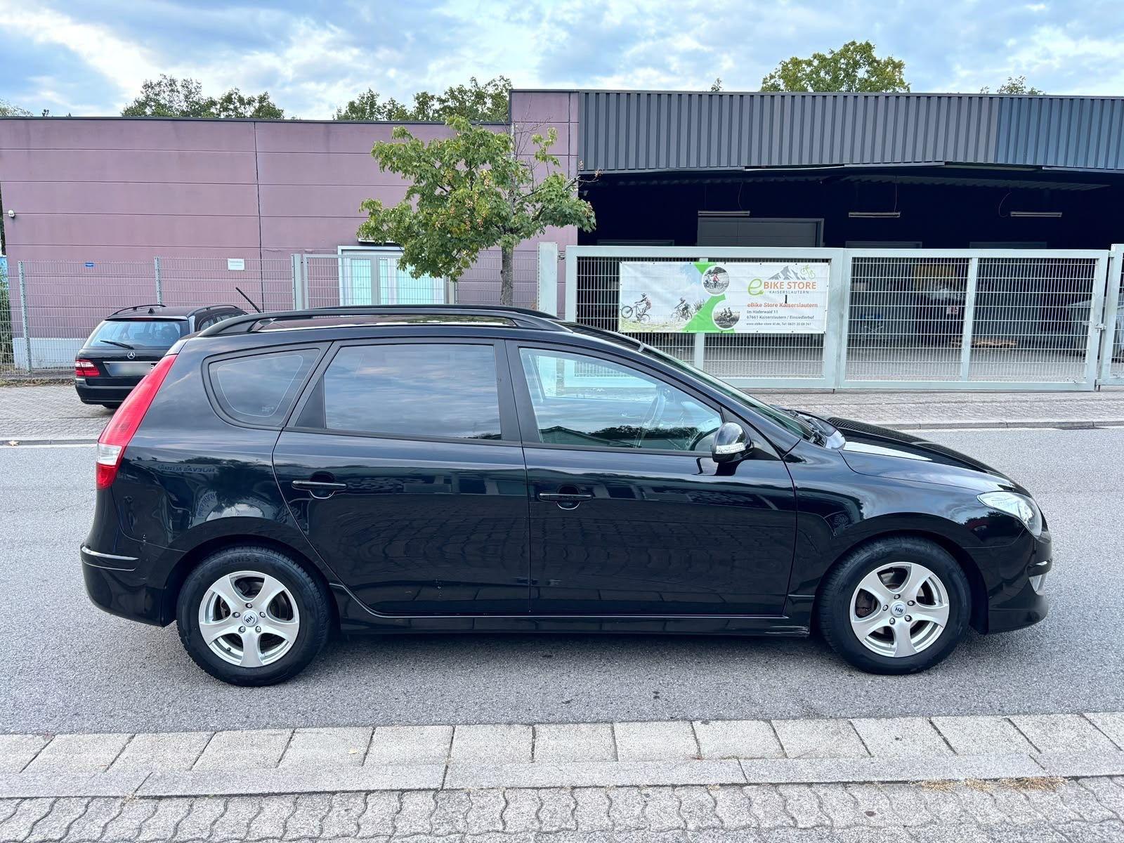 Hyundai i30 2011 — photo 8