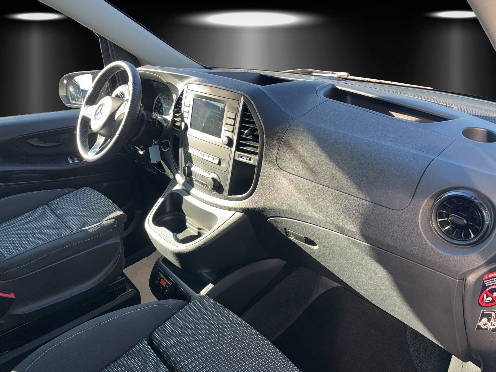 Fahrzeugabbildung Mercedes-Benz Marco Polo 220d ACTIVITY Eigenausbau Küche Solar