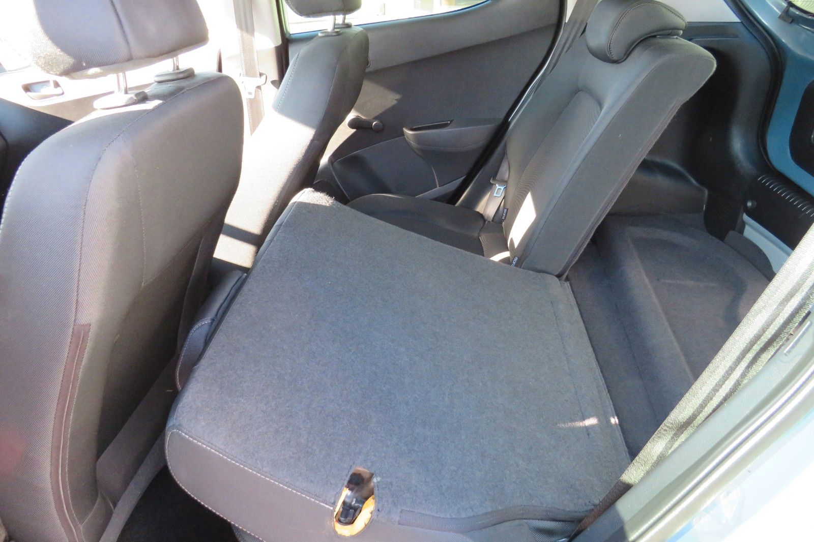 Fahrzeugabbildung Hyundai i10 4-TÜREN KLIMA PDC ALU SCHECKHEFT