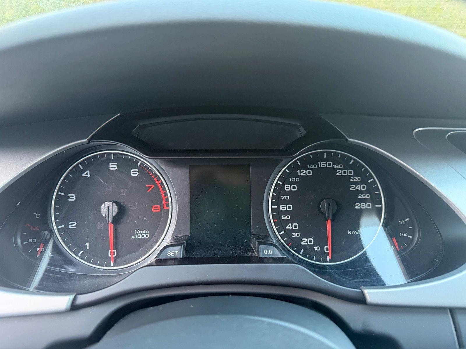Audi A4 2009 — photo 11