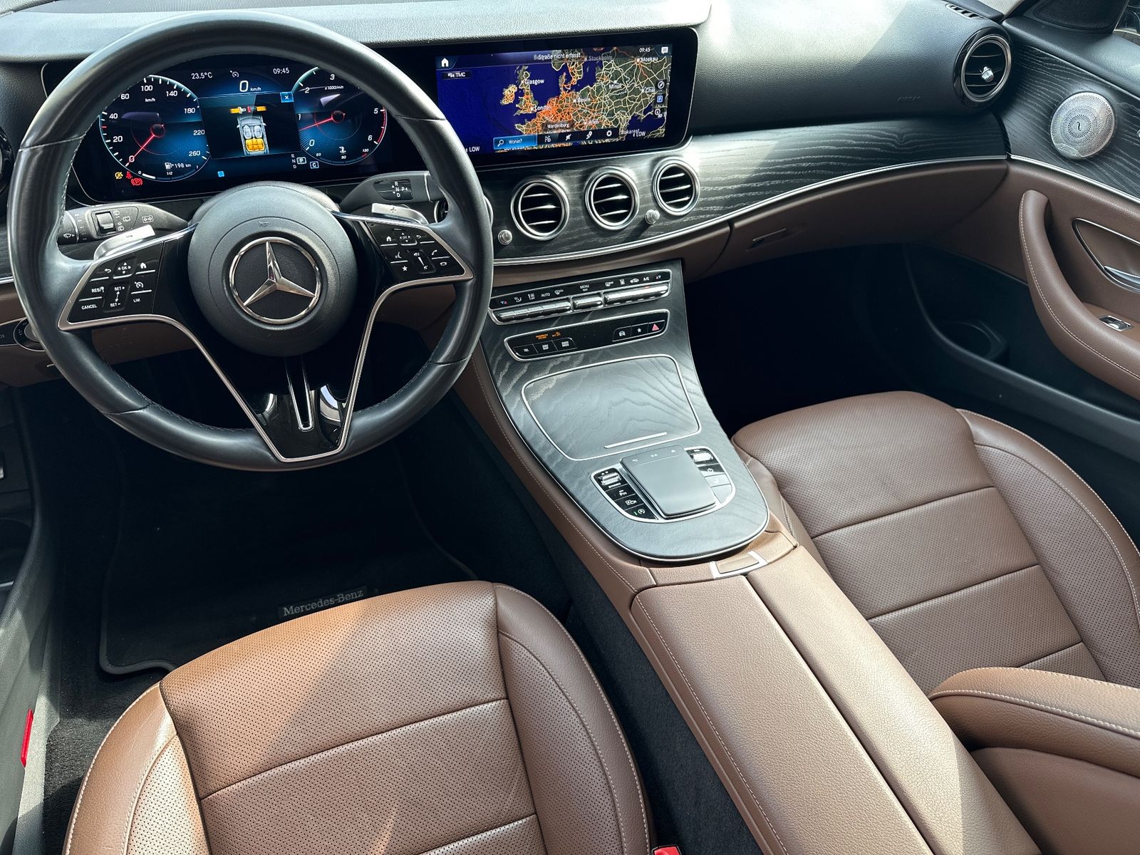 Fahrzeugabbildung Mercedes-Benz E 400d T 4Matic AMG-Line NAV+LED+360GRAD