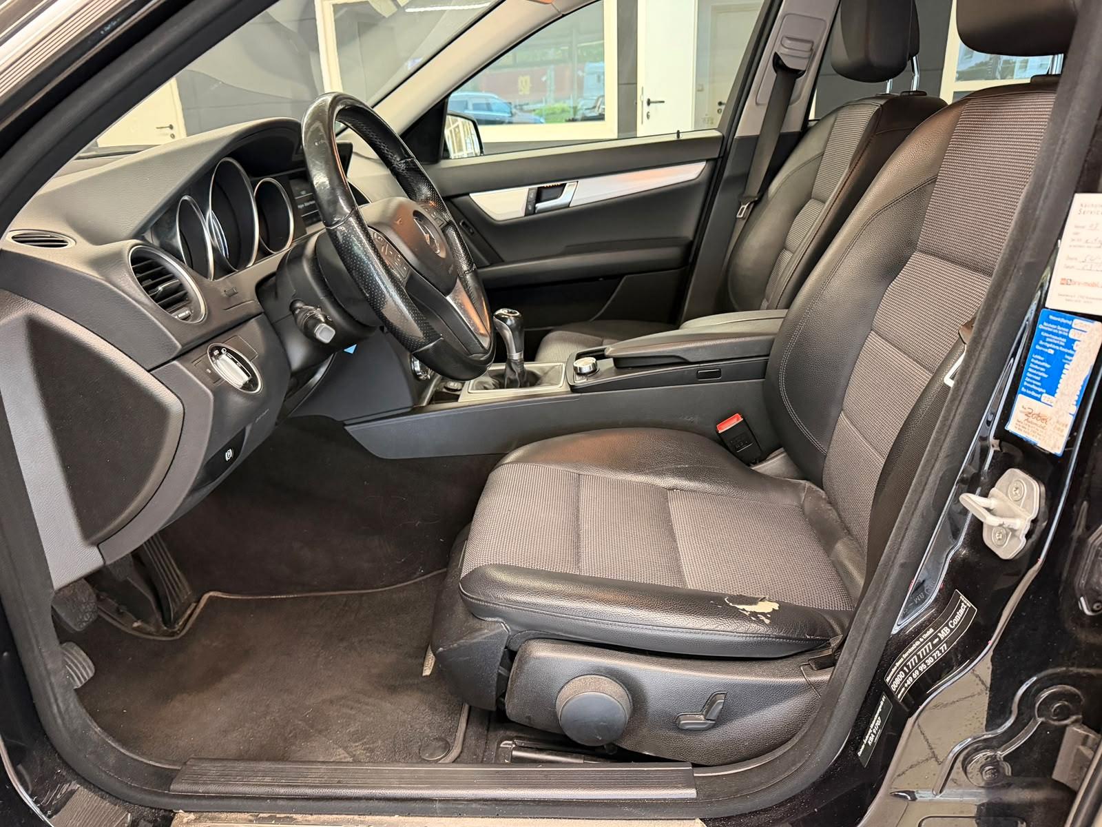 Mercedes-Benz C180 2012 — photo 12