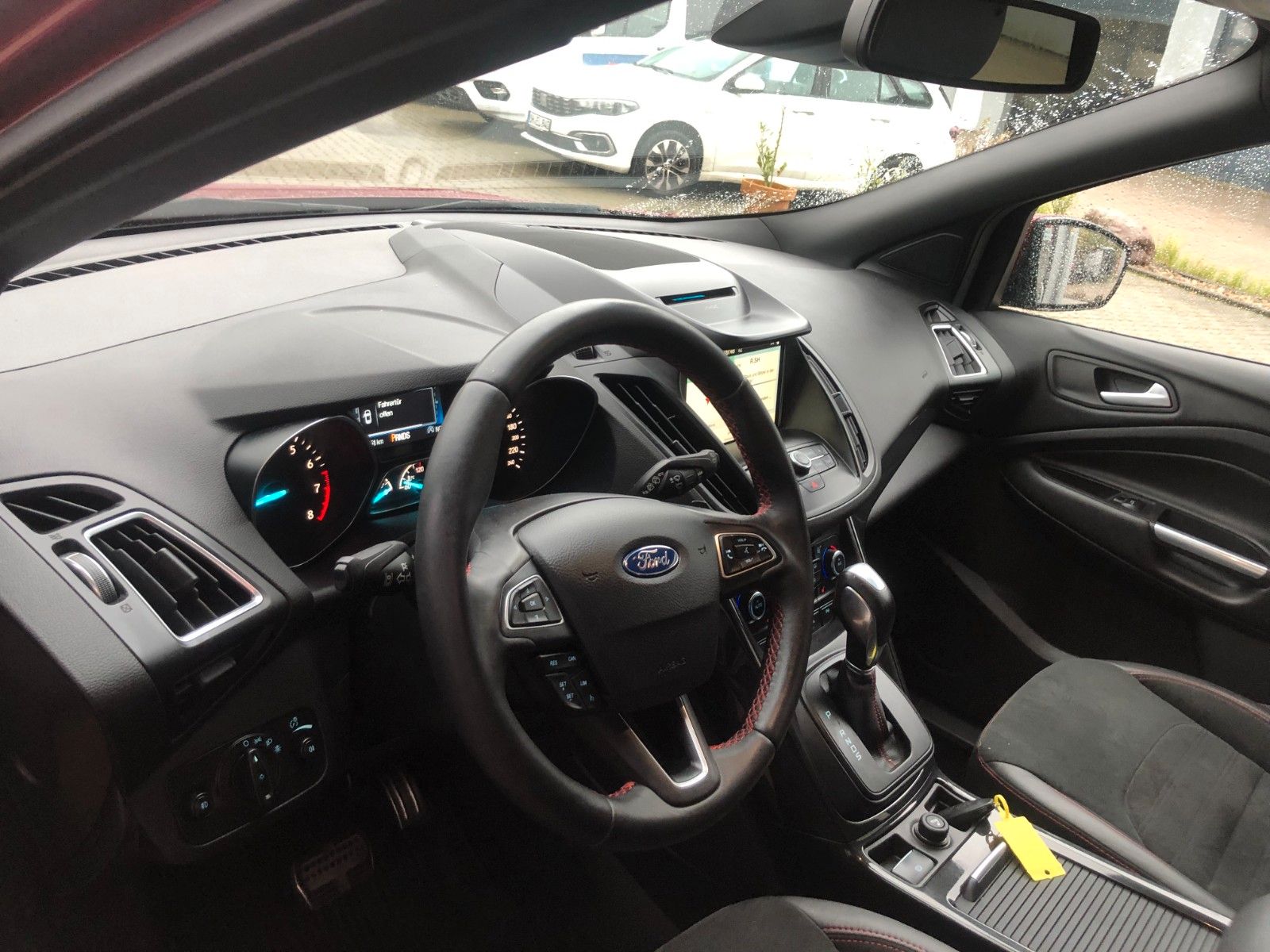 Fahrzeugabbildung Ford Kuga ST-Line 1.6 Automatik / Schiebedach