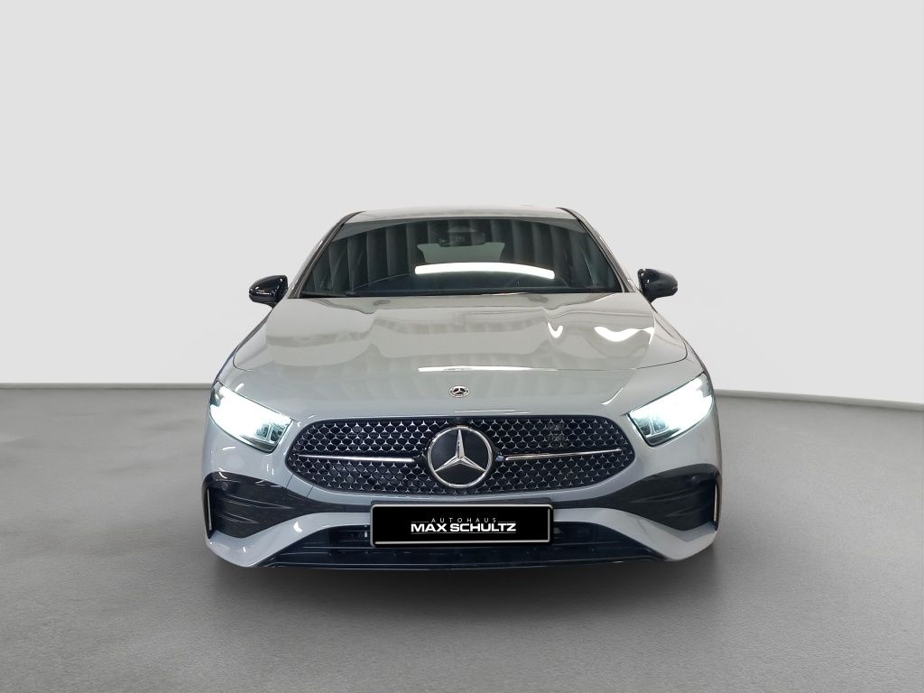Fahrzeugabbildung Mercedes-Benz A 180 Kompaktlimousine AMG Line*Night Paket*LED