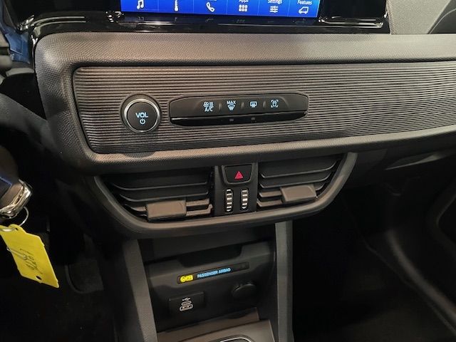 Fahrzeugabbildung Ford Transit Courier Trend Doppelkabine DAB LenkradHZ