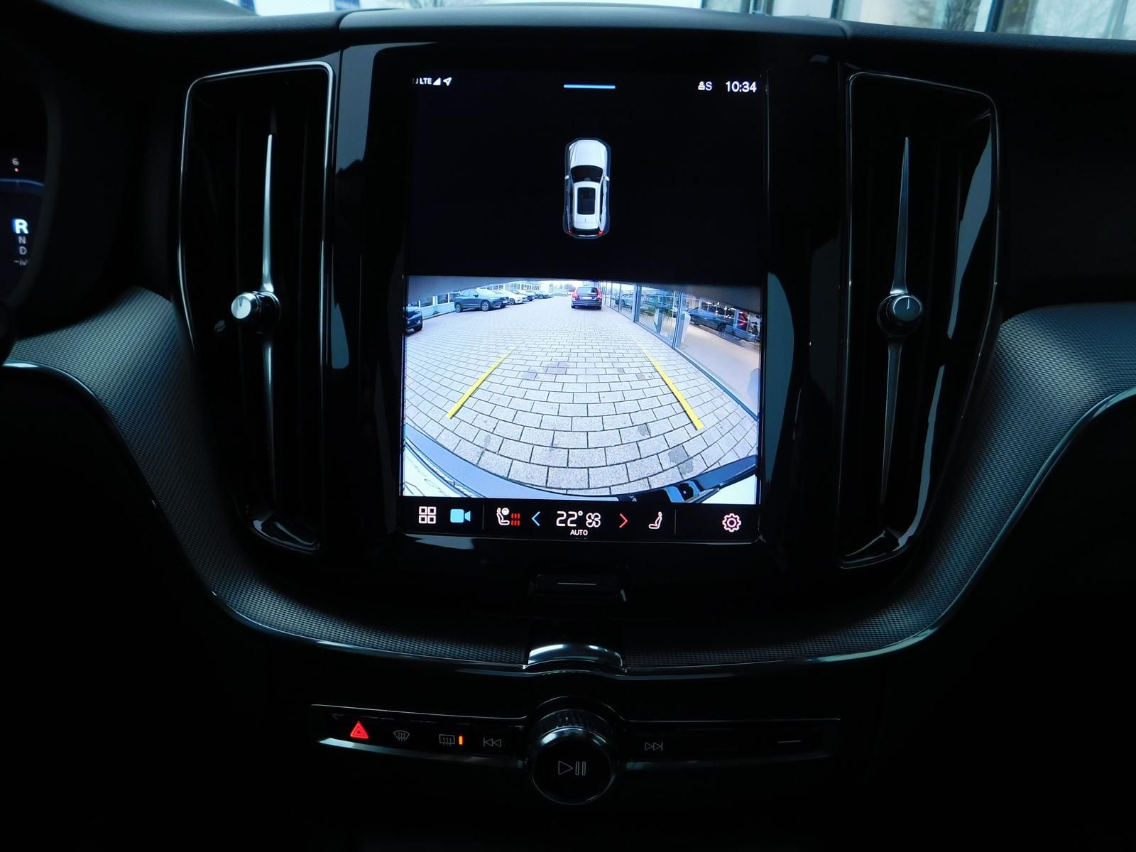 Fahrzeugabbildung Volvo XC60 B4 D Plus Dark