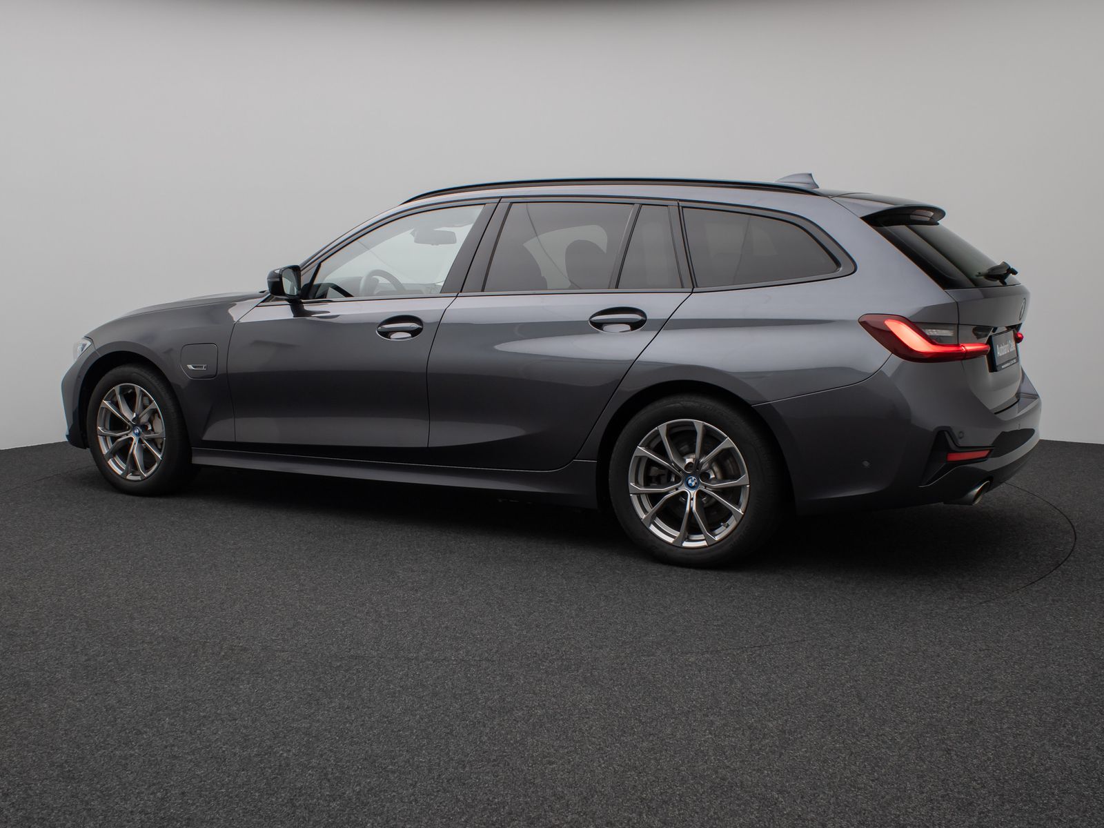 Fahrzeugabbildung BMW 330e SportLine Laser Kamera HUD DAB HiFi Komfort