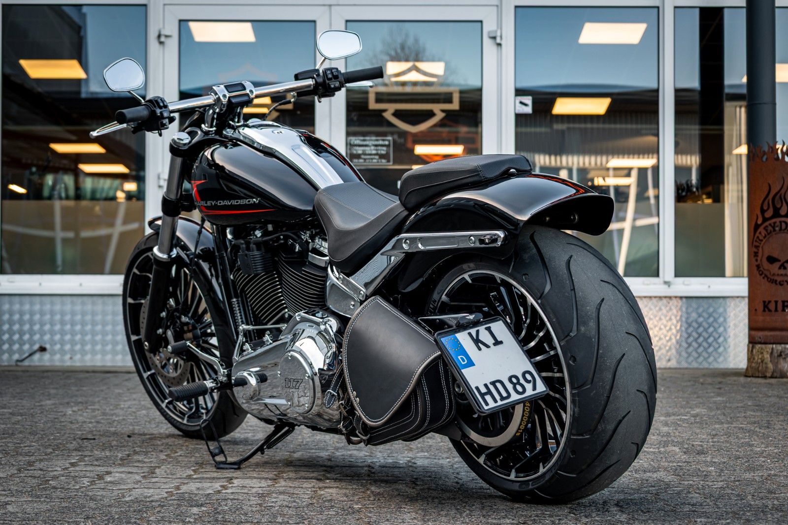 Fahrzeugabbildung Harley-Davidson FXBR Breakout 117 cui - Jekill & Hyde