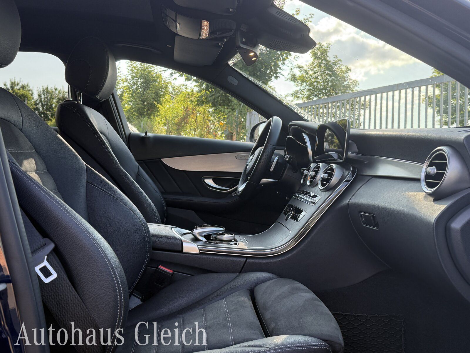 Fahrzeugabbildung Mercedes-Benz C 300 d T AMG Line (EURO 6d-TEMP) COMAND APS/Nav