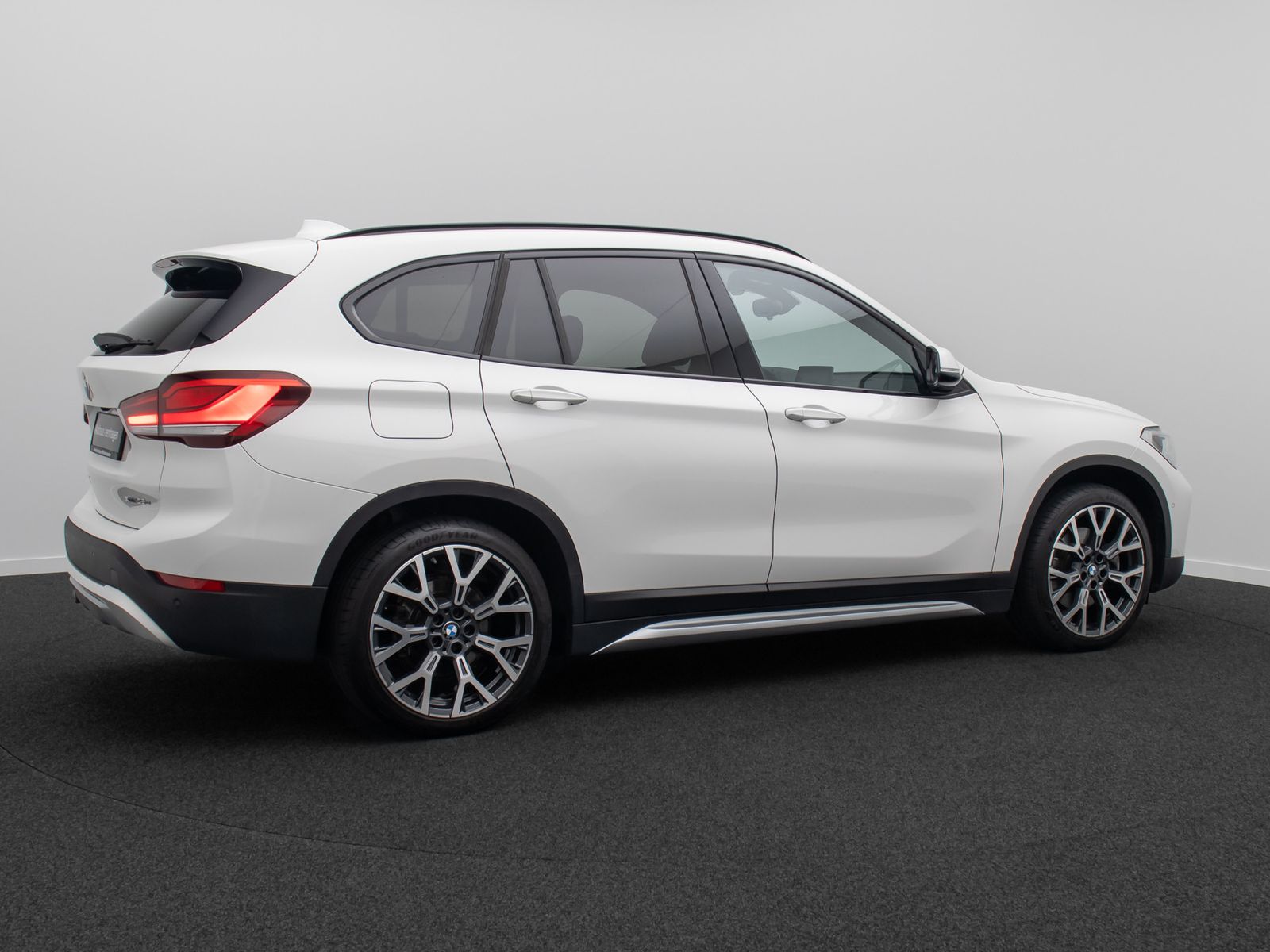 Fahrzeugabbildung BMW X1 xD25e xLine Panorama Kamera HUD DAB H/K 19"
