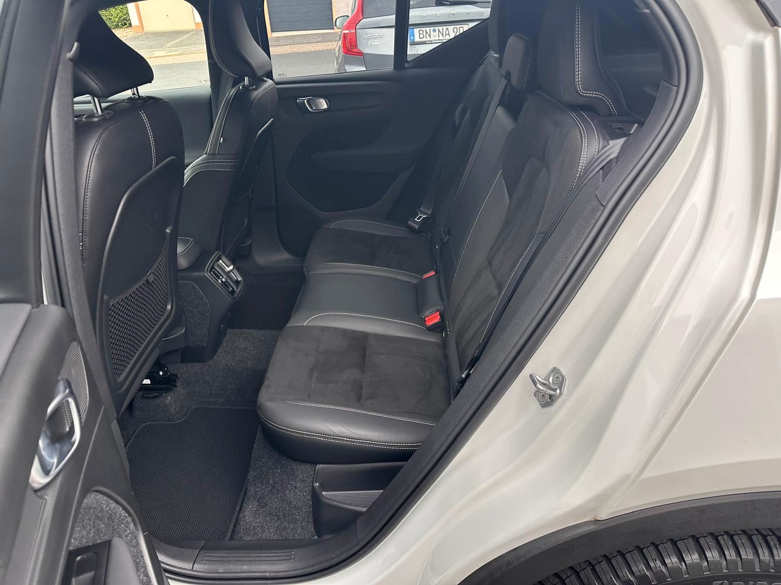 Volvo XC40 B4 R-Design AWD AHK BLIS ACC Standheiz.Kam foto 15