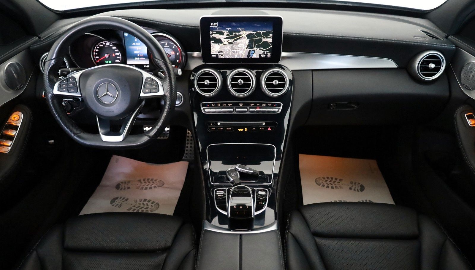 Fahrzeugabbildung Mercedes-Benz C 220d T, AMG Line,HeadUp,ACC,Keyless,Burmester