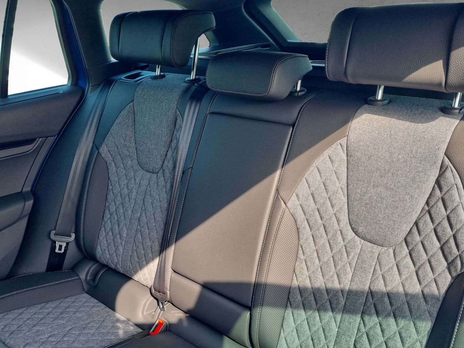 Fahrzeugabbildung SKODA Octavia Combi Sportline 2,0 TDI AHK CANTON