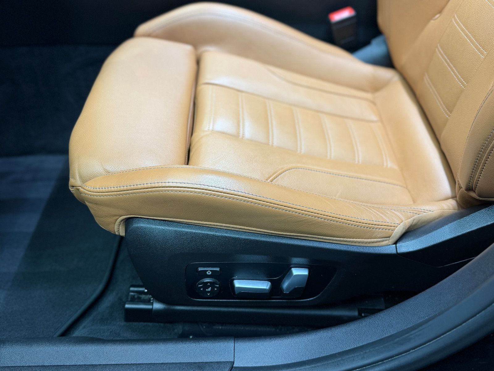 Fahrzeugabbildung BMW M340i xDrive Limousine|M-Sitze|H&K|360°|PANO|HuD