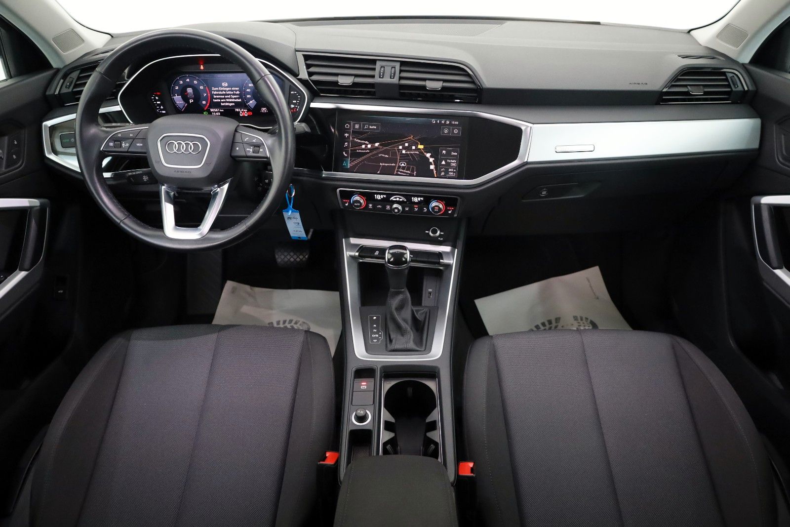 Fahrzeugabbildung Audi Q3 35 TFSI advanced,Navi,SH,PDC,8fach bereift