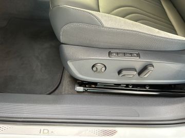 Fahrzeugabbildung Volkswagen ID.4 Pro 85kWh 150 kW Navi Memory Reichw.620-km