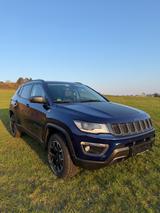 Jeep Compass 1.3 T-GDI I4 4xe Trailhawk 4WD Auto ... - Jeep Compass Trailhawk mit Hybrid-Antrieb (Benzin/Elektro)