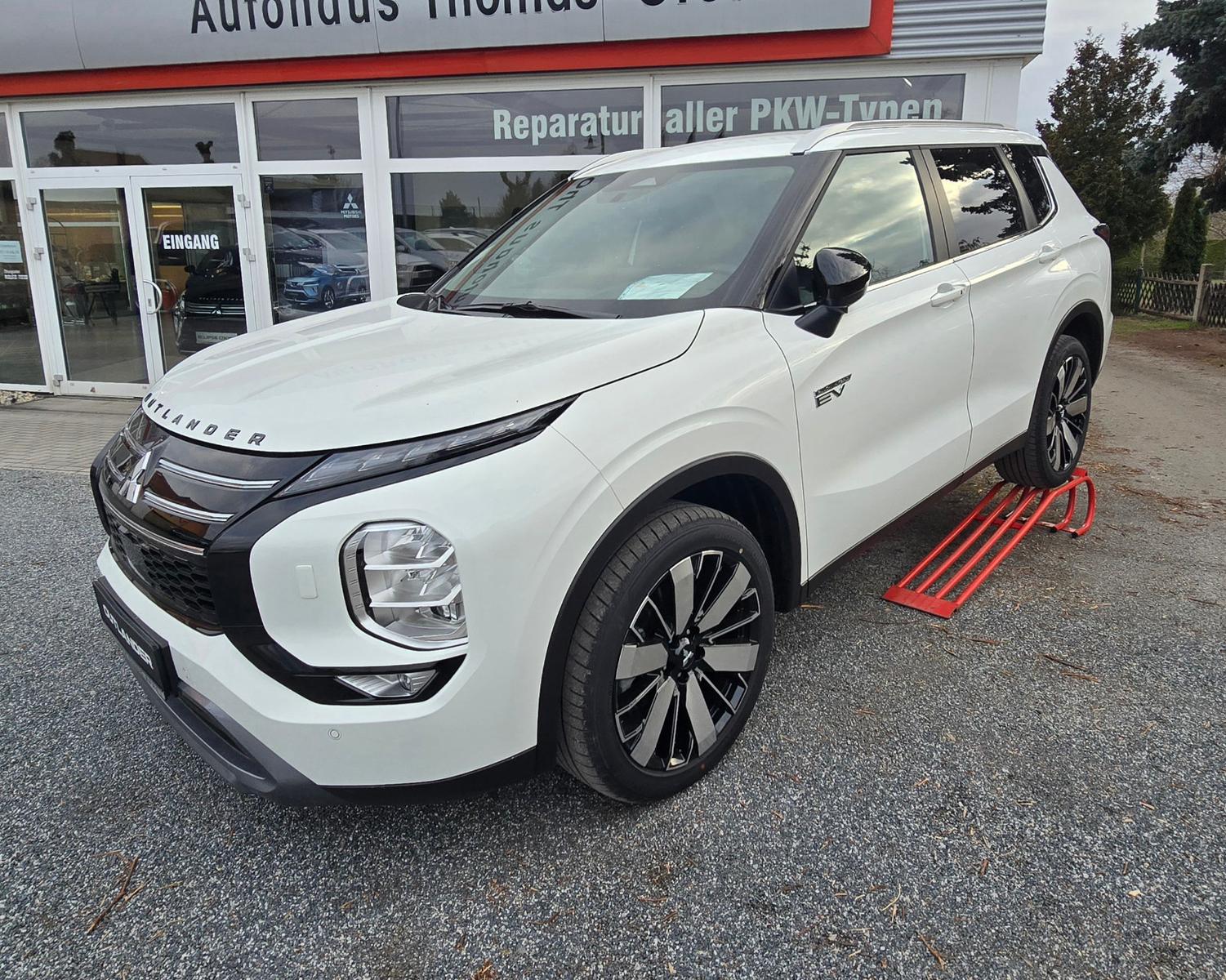 Mitsubishi Outlander 2.4 "Edition"*Allrad*LED*Adaptiv*8J-Ga