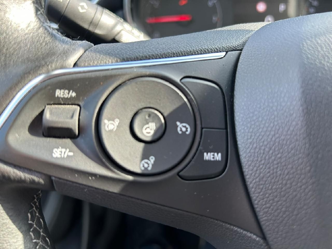 Fahrzeugabbildung Opel Crossland Elegance