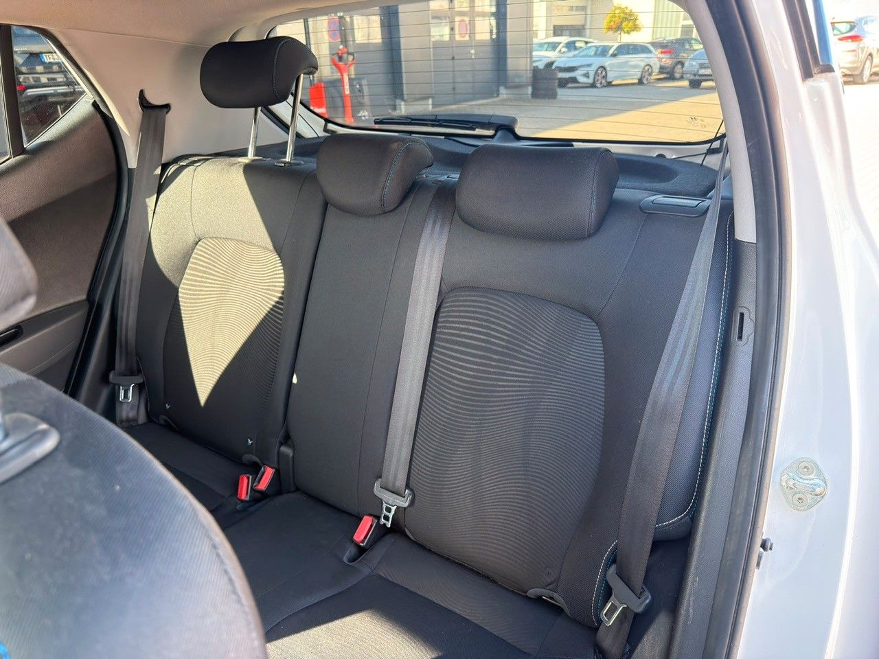 Fahrzeugabbildung Hyundai i10 1.0 Passion *Klima*Allwetter*Isofix*USB*AUX*