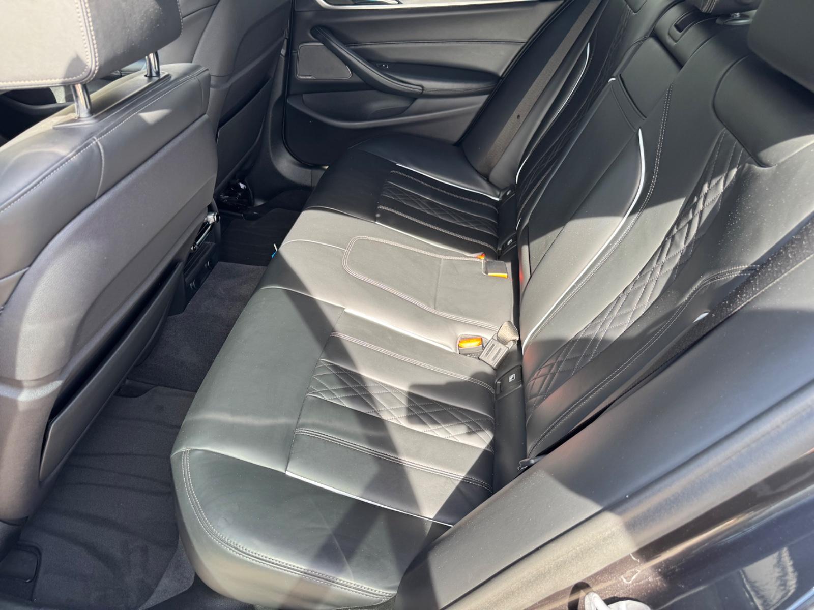 BMW M550 i xDrive/HUD/LED/Titan