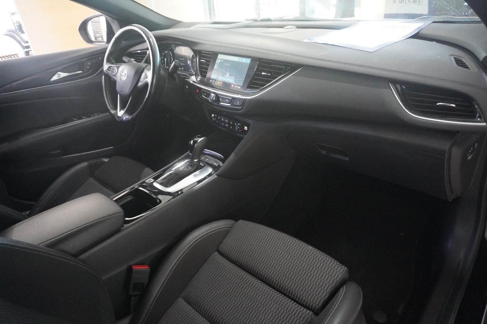 Fahrzeugabbildung Opel Insignia B ST 2.0D ELEGANCE NAVI/LED/KAMERA/HUD