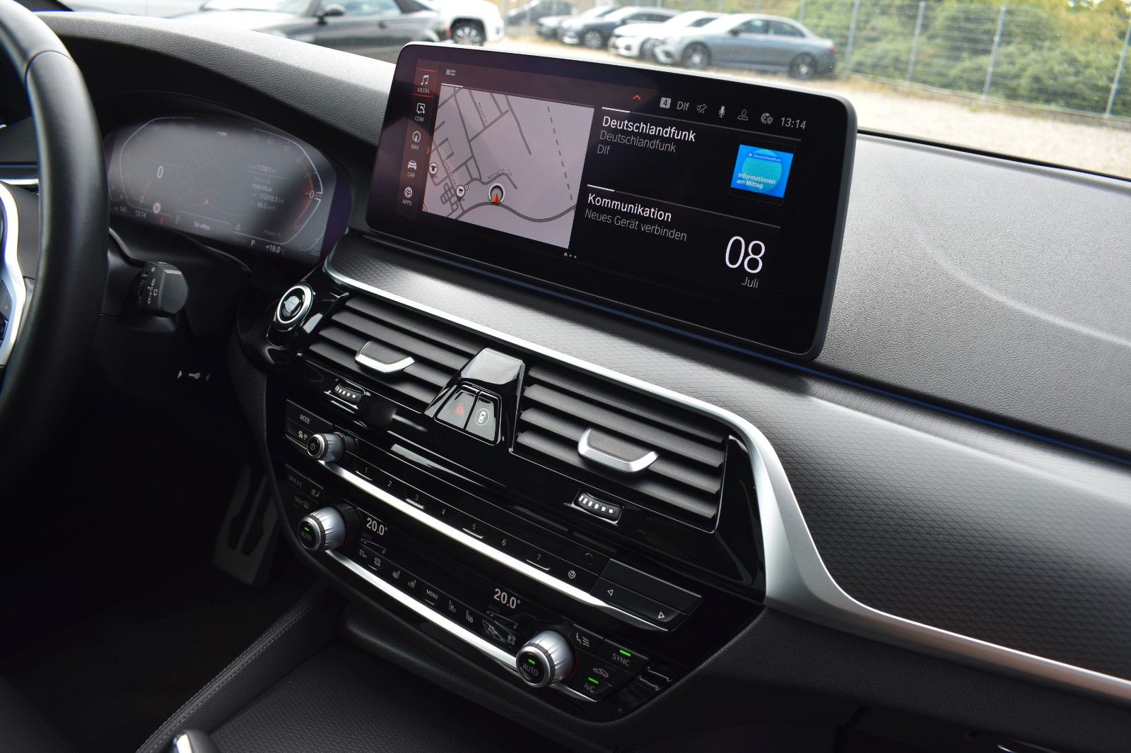 Fahrzeugabbildung BMW 530d Touring xDrive M Sport HUD H&K Pano Integra