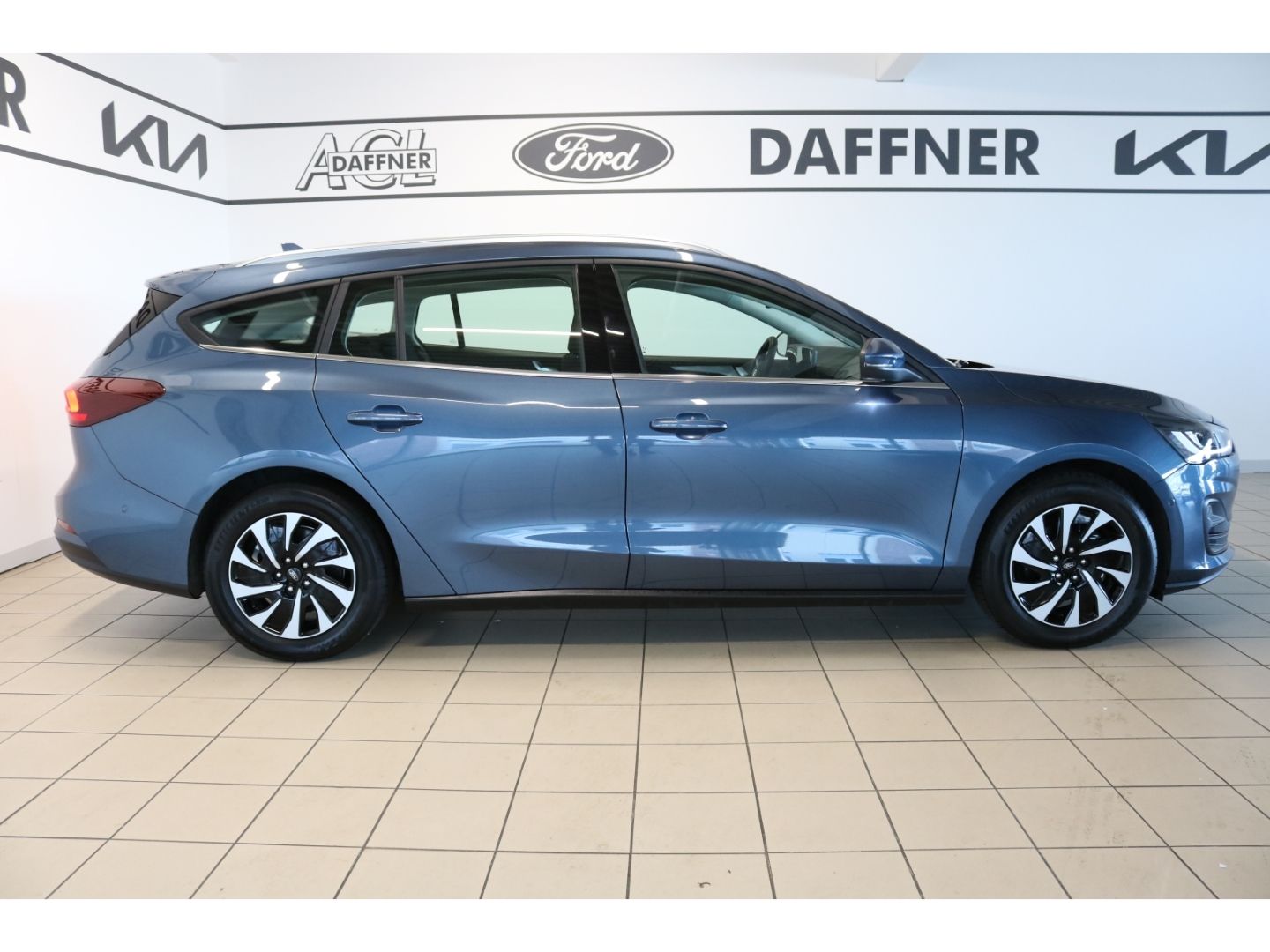 Fahrzeugabbildung Ford Focus Turnier Titanium Tempomat SpurhalteASS LED
