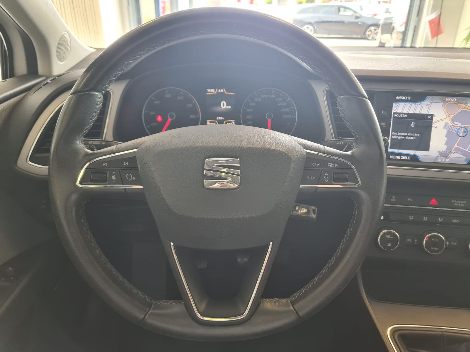 Fahrzeugabbildung SEAT Leon Style / 1. HAND / SCHEKCHEFT / GARANTIE