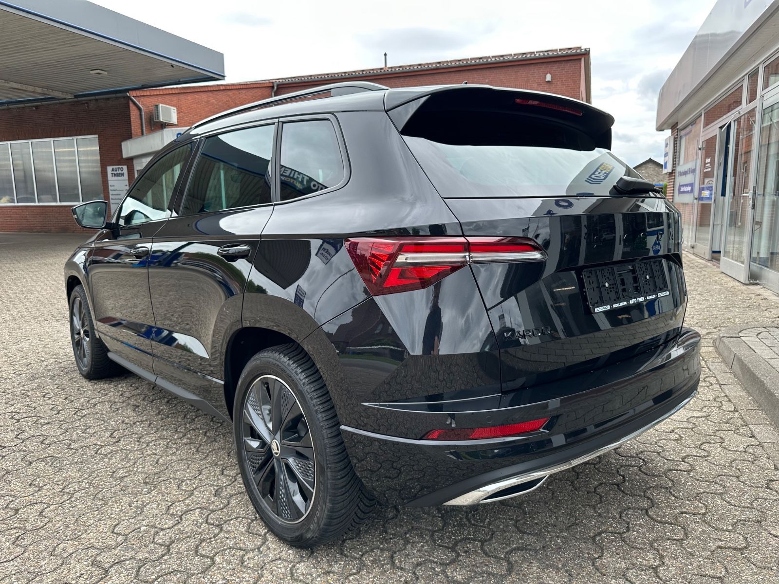Fahrzeugabbildung SKODA Karoq 2.0 TSI Sportline 4x4 Pano/Matrix/ACC/Navi