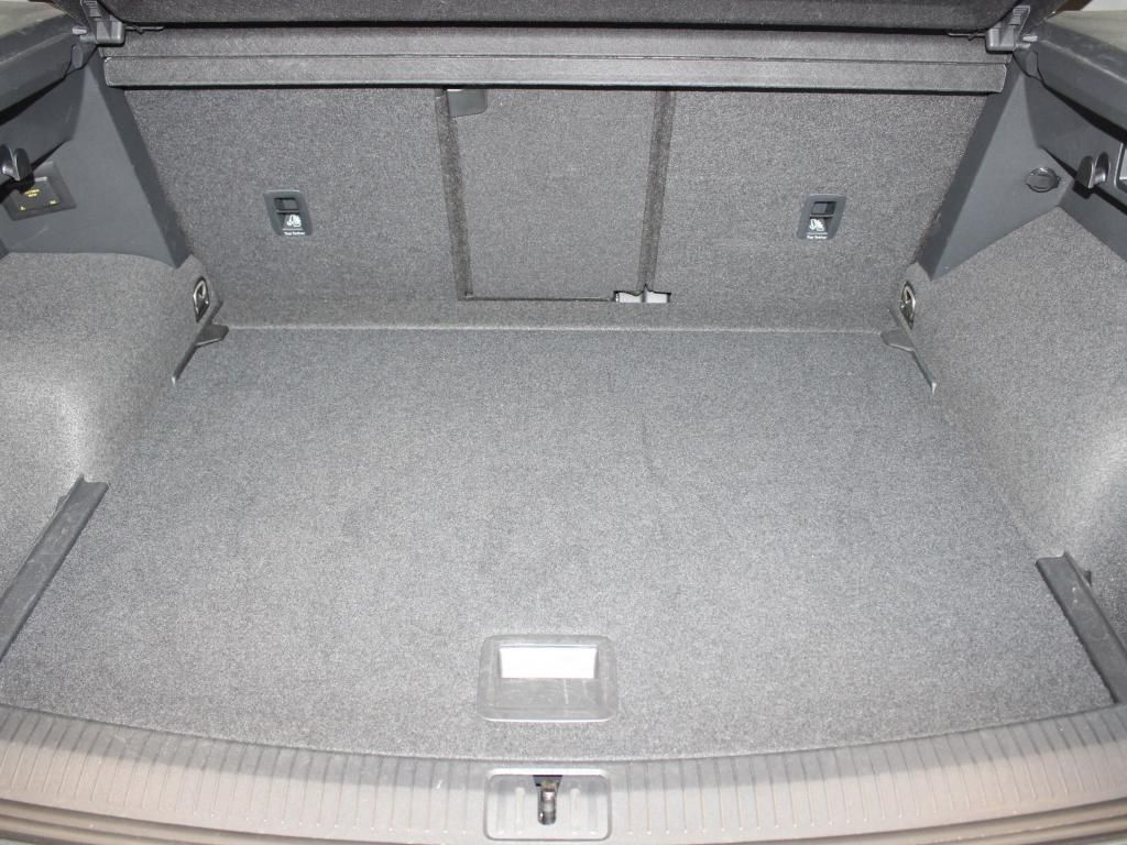 Volkswagen Tiguan Life ACTIVE 1.5 TSI 110kW 6-Gang 4 Türen foto 9