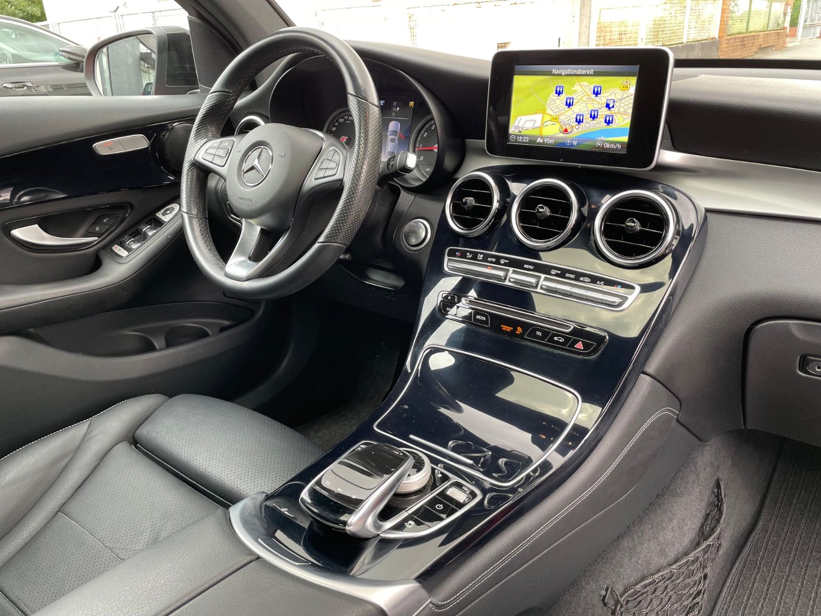 Fahrzeugabbildung Mercedes-Benz GLC 300 Coupe 4-Matic |Leder|Navi|Kamera|20"|AHK