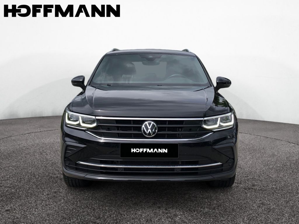 Fahrzeugabbildung Volkswagen Tiguan 1.5 TSI DSG Life AHZV NAVI Standheizung R