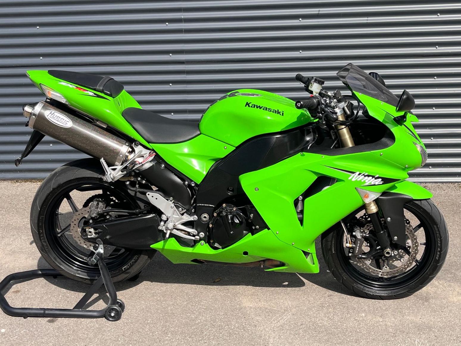 Kawasaki Ninja ZX-10R *1.HAND* ERST 15TKM*HURRIC AUSPUFF*