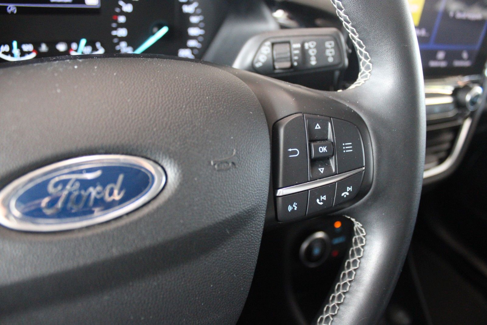 Fahrzeugabbildung Ford Fiesta Trend KLIMA LED WinterPaket PDC 1.Hand