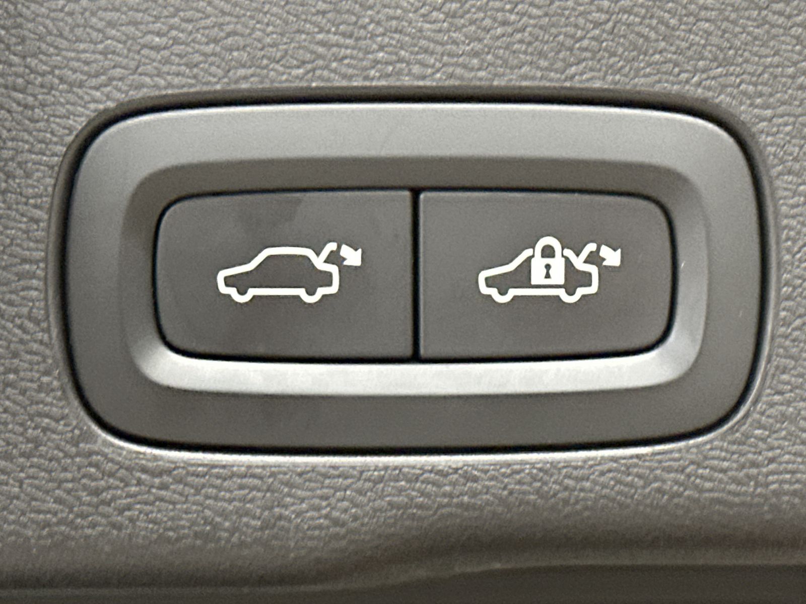 Fahrzeugabbildung Volvo XC60 B4 D Geartronic Inscription NAV+LED+PANO+VC