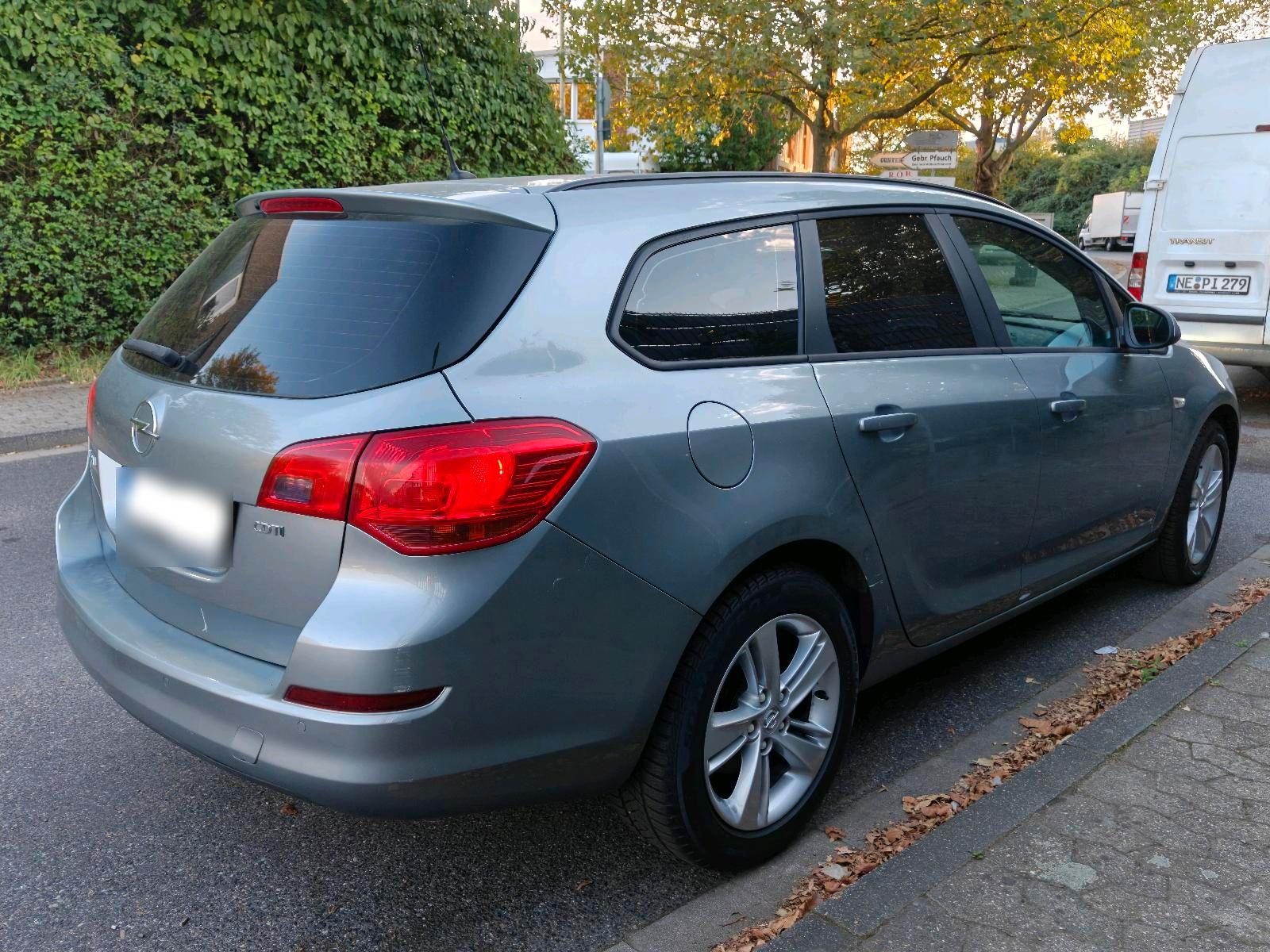 Opel Astra 2011 — engine 110 HP (81kW)