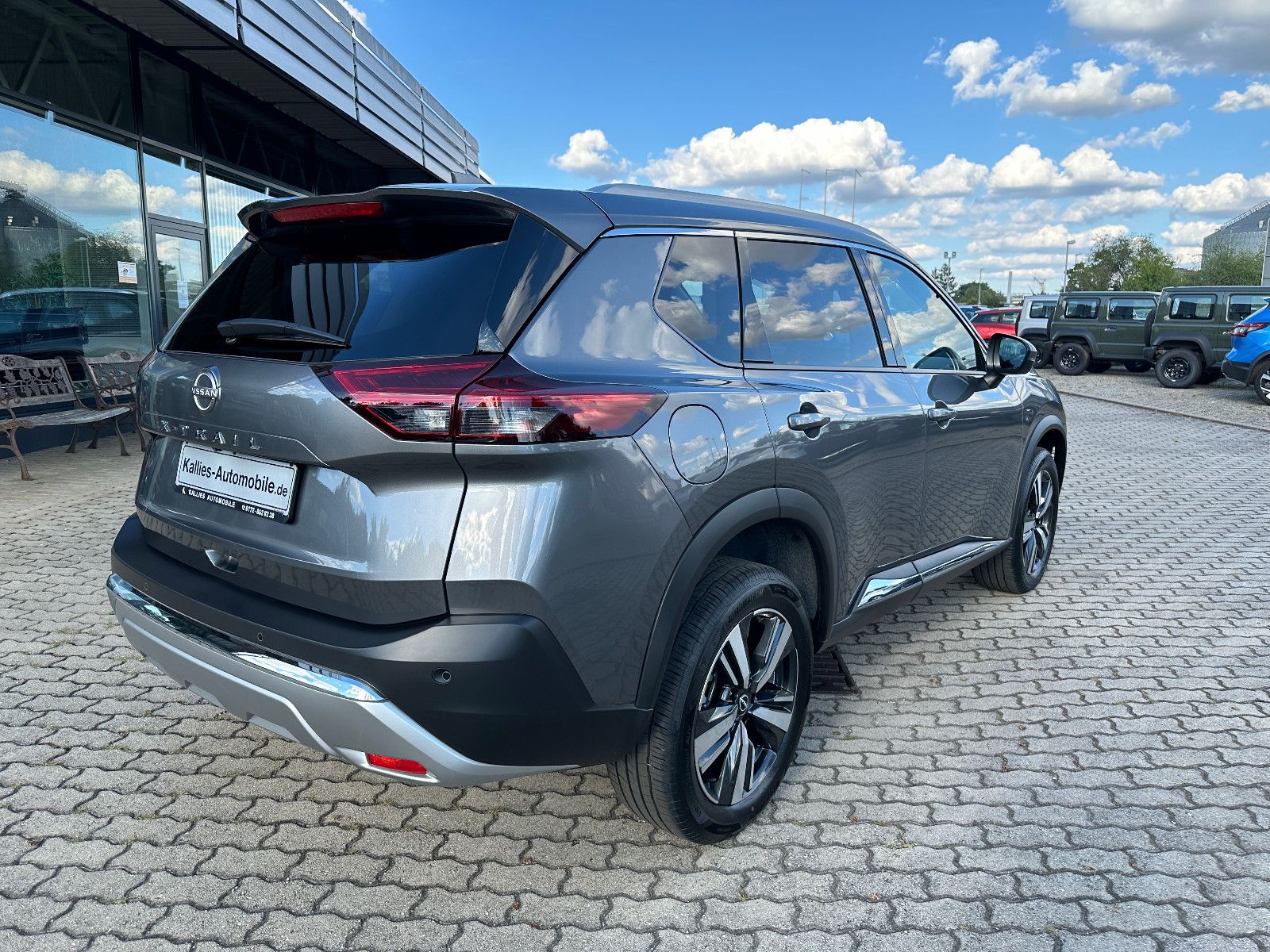 Fahrzeugabbildung Nissan X-Trail 1.5 VC-T Tekna NAVI+ProP+HUD+360+SH+5SI