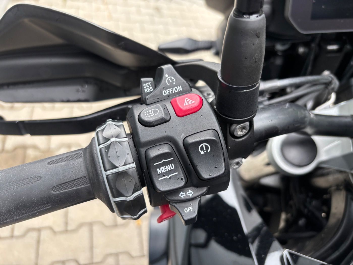 Fahrzeugabbildung BMW F 750 GS Triple Black 3 Pakete Tieferlegung Koff