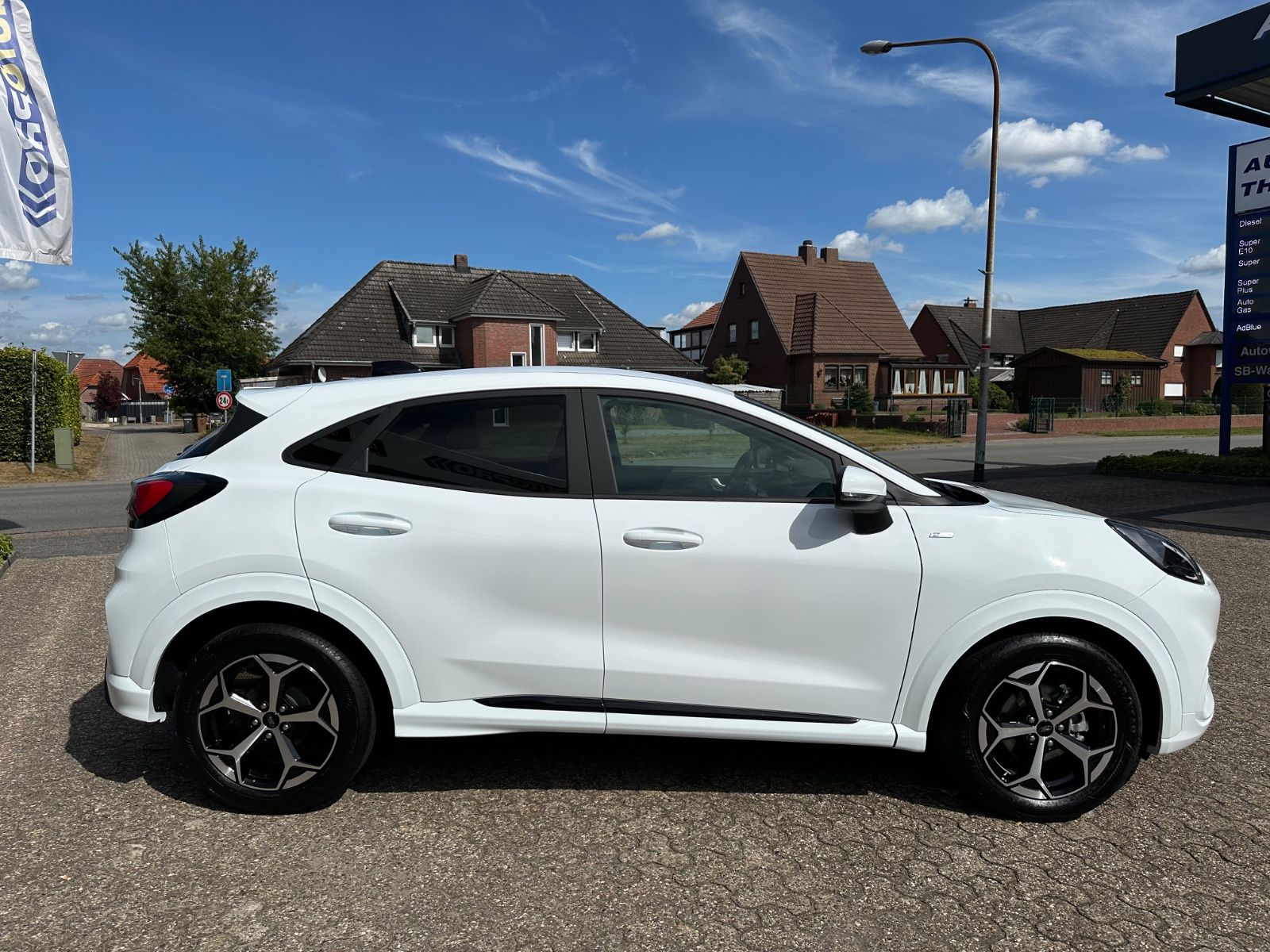 Fahrzeugabbildung Ford Puma 1.0 EB ST-Line Aut. Navi/LED/SHZG/PDC