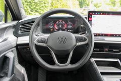 VW Tiguan 2.0 TDI/ IQ.DRIVE/ H&K/ MATRIX/ DISCOVER VW Tiguan 2.0 TDI/ IQ.DRIVE/ H&K/ MATRIX/ DISCOVER