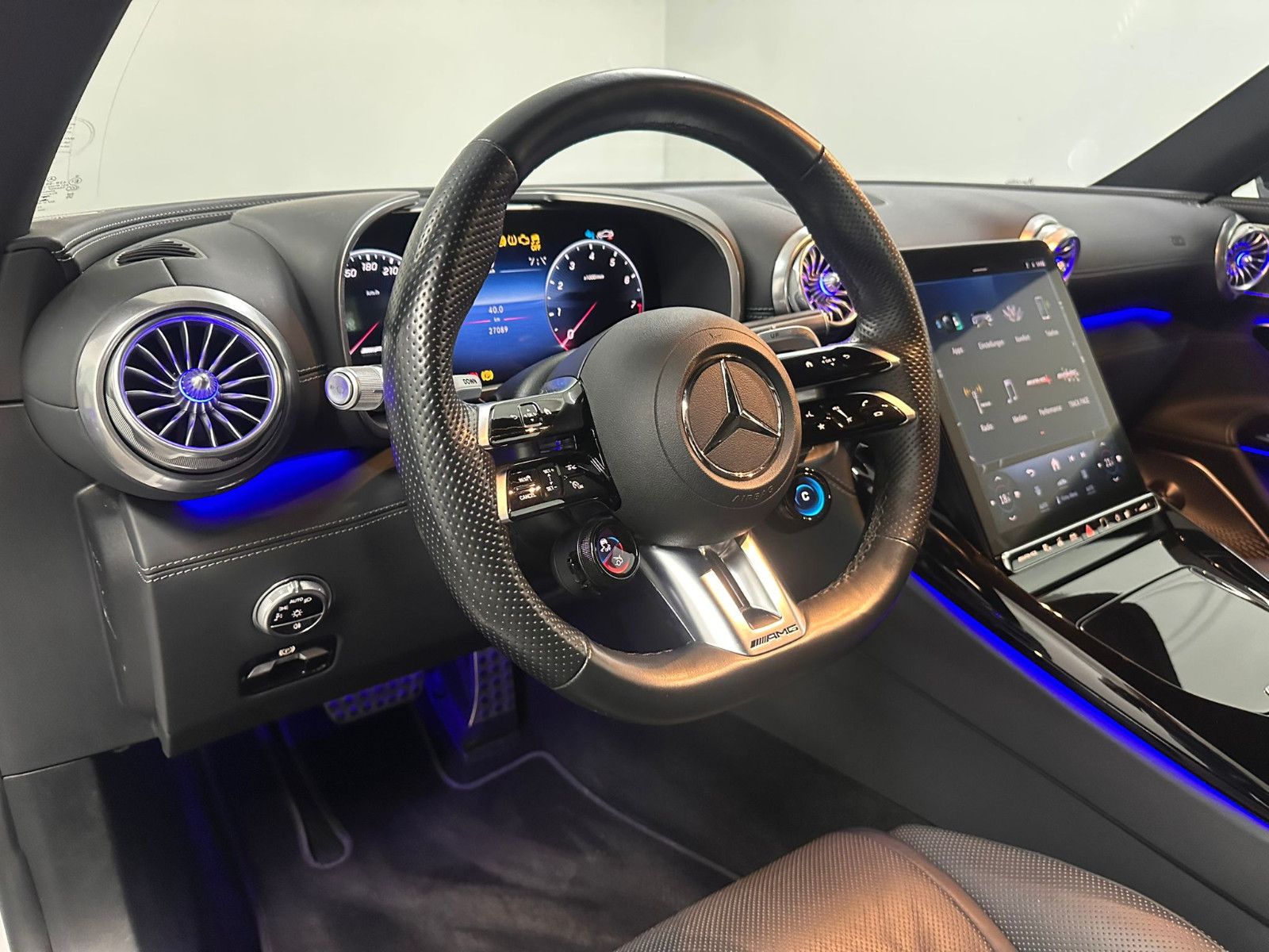 Fahrzeugabbildung Mercedes-Benz SL 63 4MATIC+ *AERODYNAMIK*HEADUP*BURMESTER*